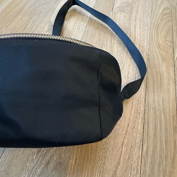 Lululemon Black 5L All night festival crossbody bag - Picture 4 of 8